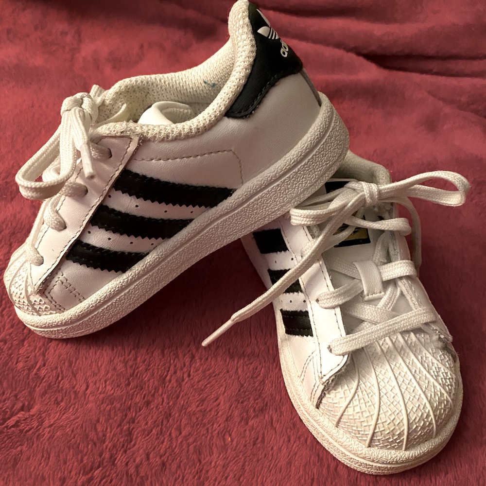 Shelll toe adidas
